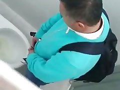 Caught - Daddy pissing 4