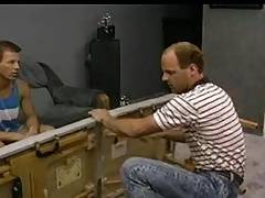 MASSEUSE GETS  HAPPY ENDING