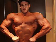 Str8 bodybuilder massive flexing