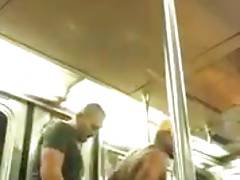 Follada en el Metro