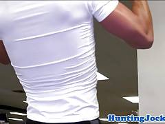 Fitness hunk cumcovered after anal pounding